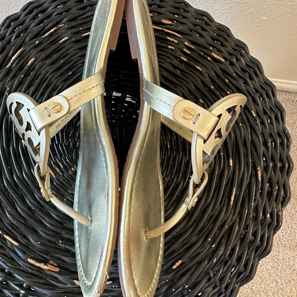 Tory Burch Large Emblem Metallic Sandals/ sz 9 - Picture 8 of 11